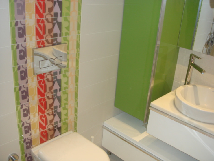 Phòng tắm phong cách hiện đại bởi homify Hiện đại