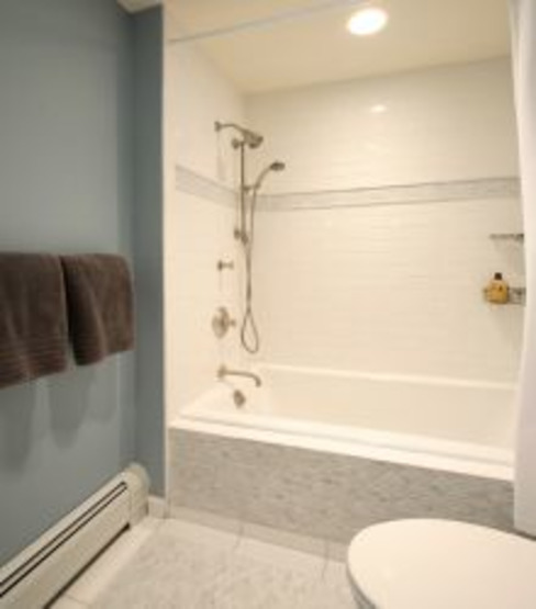 Phòng tắm phong cách hiện đại bởi Tbeks Hiện đại